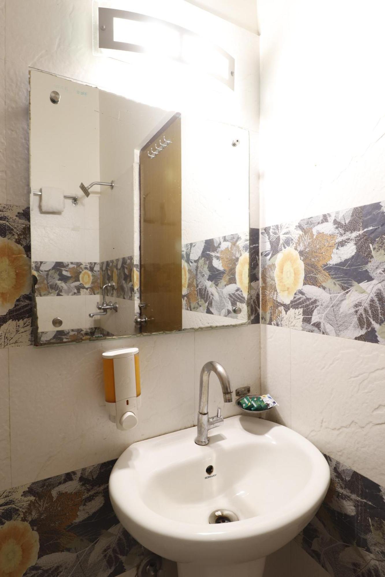 Shiv Hotel 3*